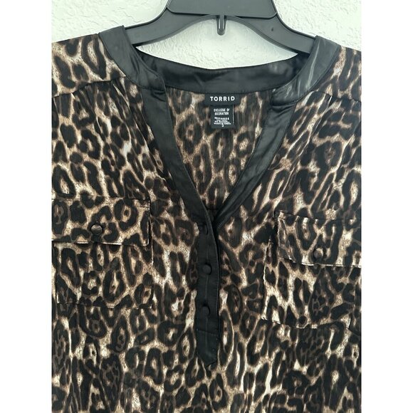 TORRID Women's Top Sz. 2 Lightweight Chiffon Leopard Contrast Trim L/S Sheer - Picture 2 of 12